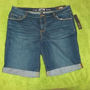 NWT Apt 9 Plus Size Mid Rise Bermuda Jean Shorts